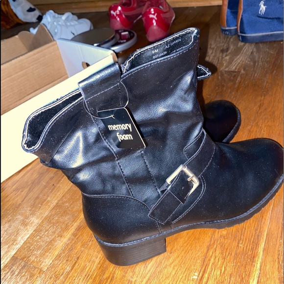 Black Memory Foam Boots - Picture 4 of 5